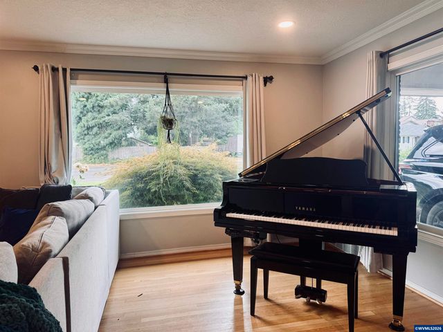356 NE 10th Av, Canby, OR 97013