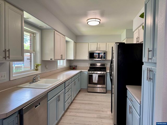 356 NE 10th Av, Canby, OR 97013