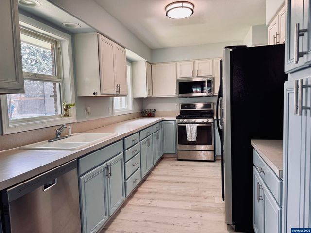356 NE 10th Av, Canby, OR 97013