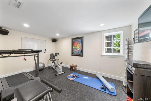 17 Hemlock Road, Hartsdale, NY 10530