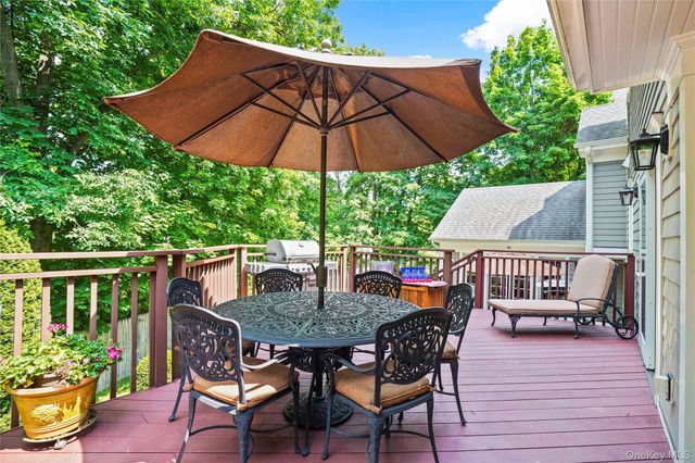 17 Hemlock Road, Hartsdale, NY 10530