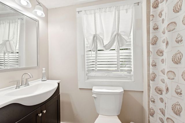 9 Mechanic St, Haverhill, MA 01830