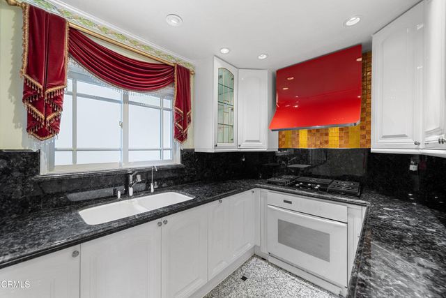1118 Oberlin Drive, Glendale, CA 91205
