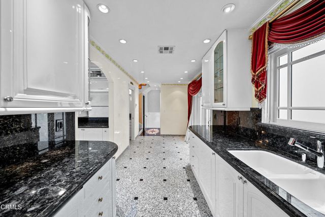 1118 Oberlin Drive, Glendale, CA 91205