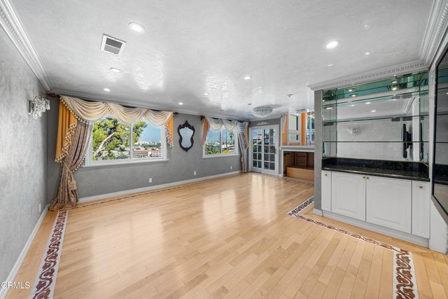 1118 Oberlin Drive, Glendale, CA 91205