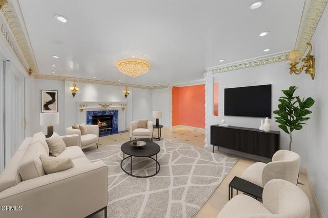 1118 Oberlin Drive, Glendale, CA 91205