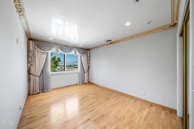 1118 Oberlin Drive, Glendale, CA 91205