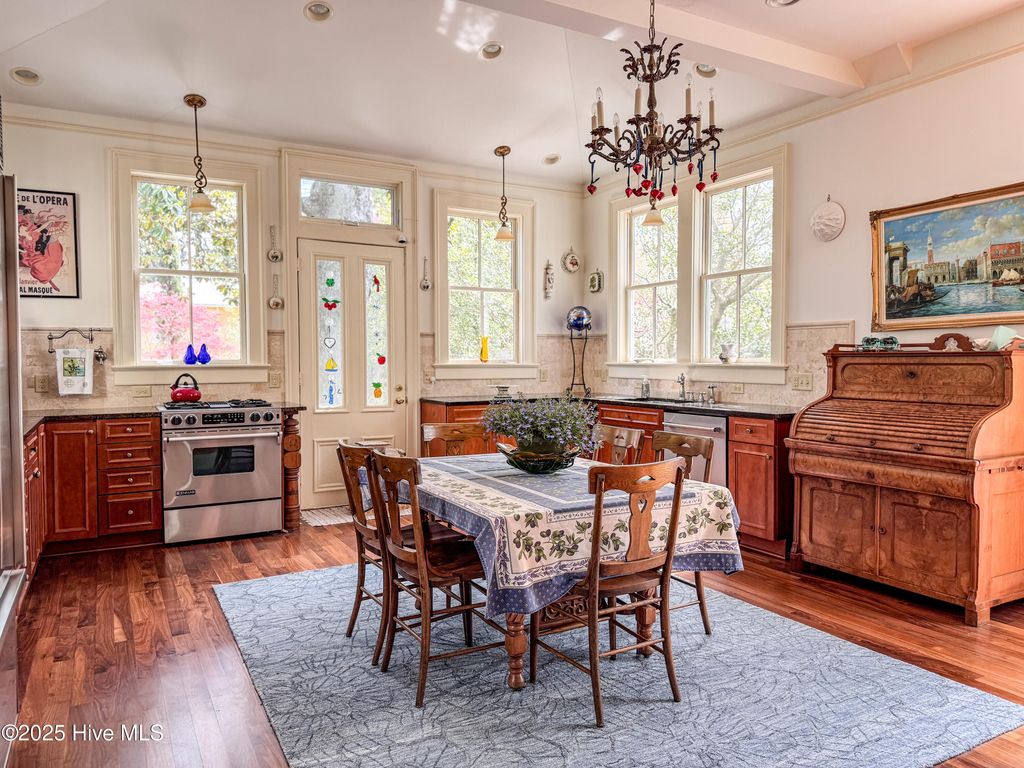 Image 37 of property listing at 111 S 4th Street, Wilmington, NC 28401