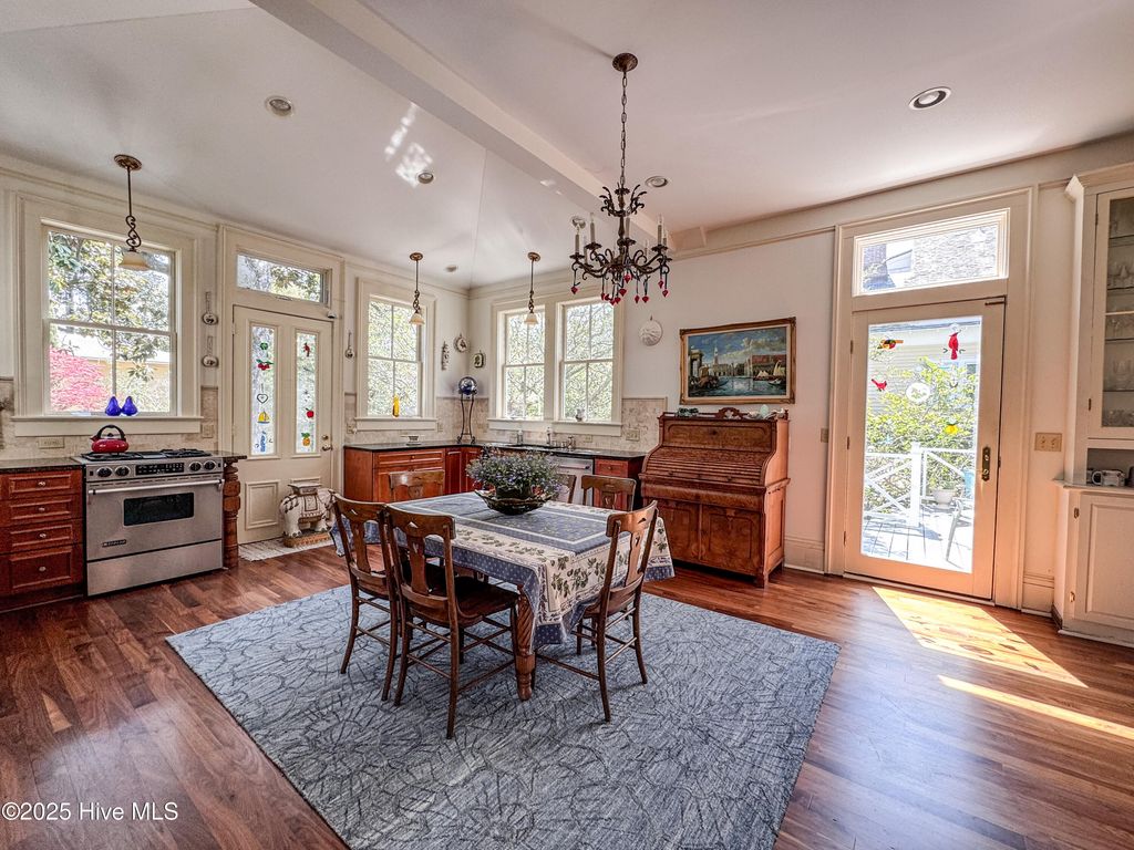 Image 38 of property listing at 111 S 4th Street, Wilmington, NC 28401