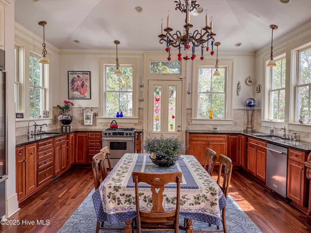 Image 41 of property listing at 111 S 4th Street, Wilmington, NC 28401