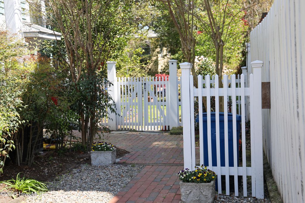 Image 83 of property listing at 111 S 4th Street, Wilmington, NC 28401