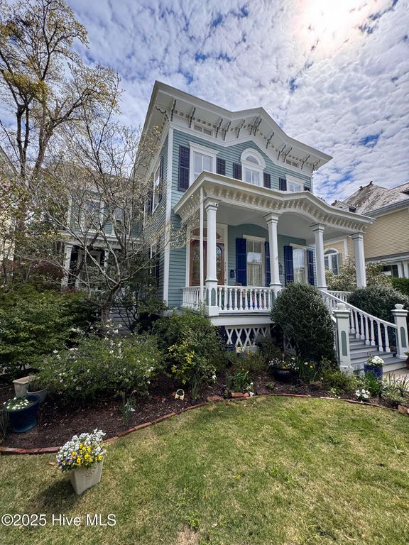 Image 97 of property listing at 111 S 4th Street, Wilmington, NC 28401