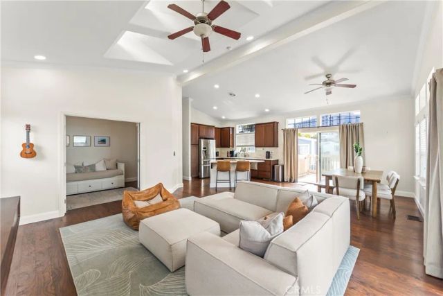 80 Huntington, Huntington Beach, CA 92648