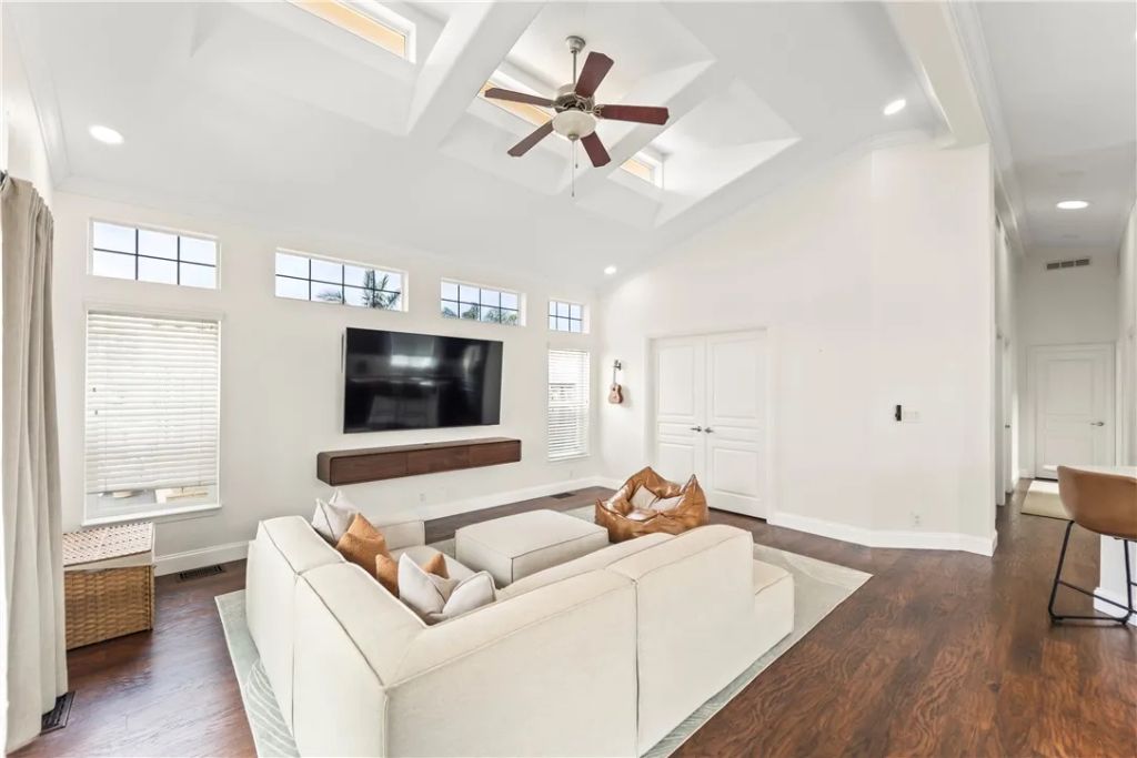 80 Huntington, Huntington Beach, CA 92648