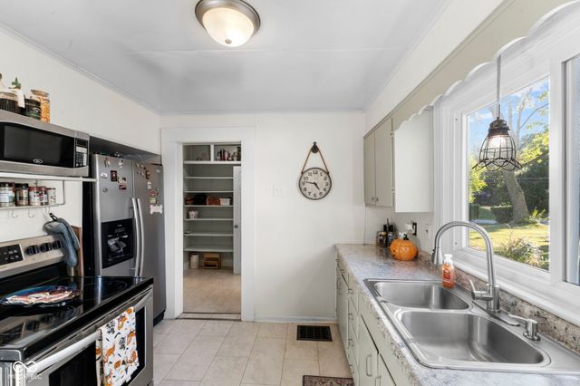 46 National Avenue, Indianapolis, IN 46227