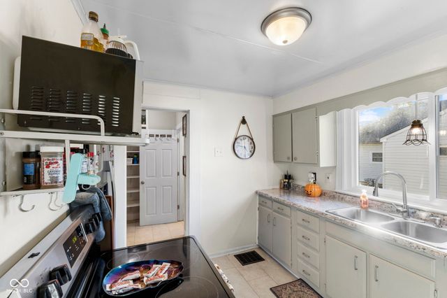 46 National Avenue, Indianapolis, IN 46227