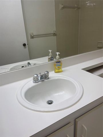 510 S Park Rd 22-10, Hollywood, FL 33021