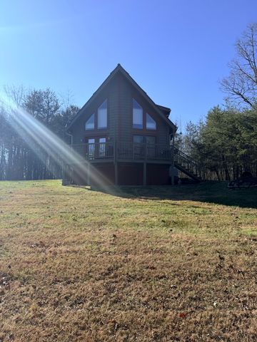 1355 Highland Ln, Crossville, TN 38555