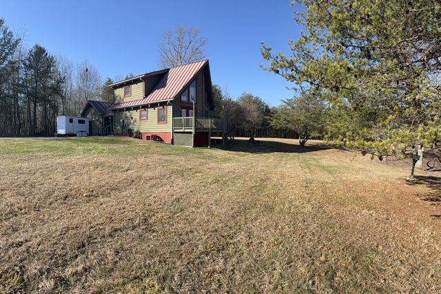 1355 Highland Ln, Crossville, TN 38555