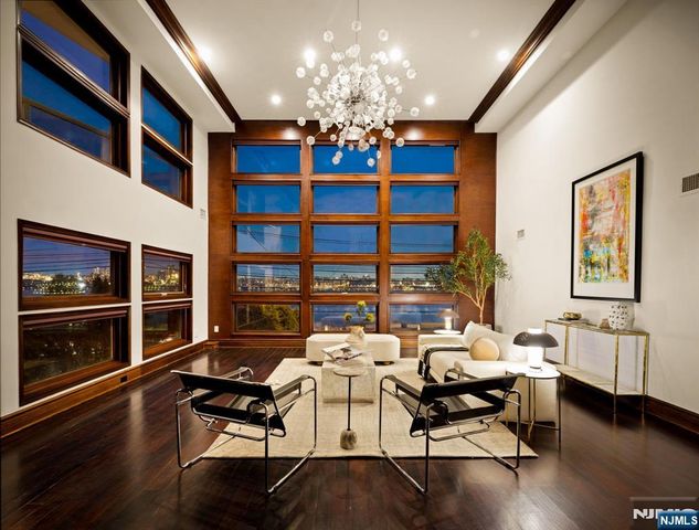 1286 River Road, Edgewater, NJ 07020