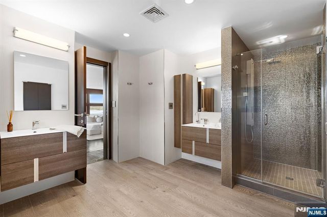 1286 River Road, Edgewater, NJ 07020