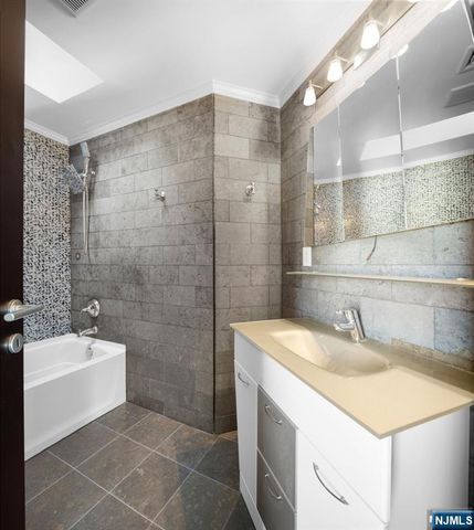 1286 River Road, Edgewater, NJ 07020