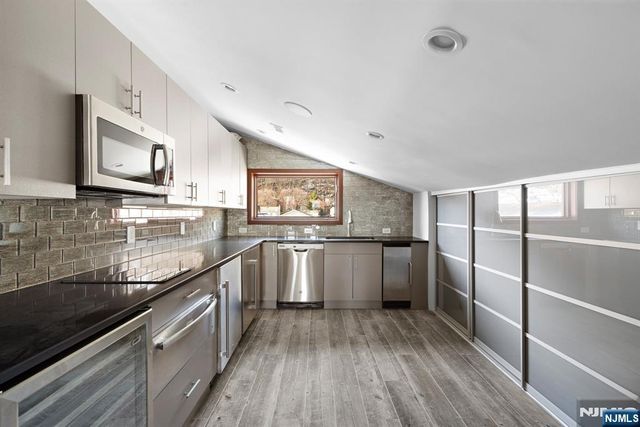 1286 River Road, Edgewater, NJ 07020