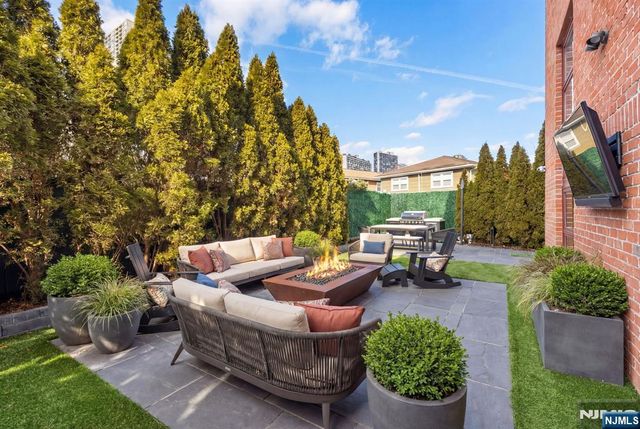 1286 River Road, Edgewater, NJ 07020