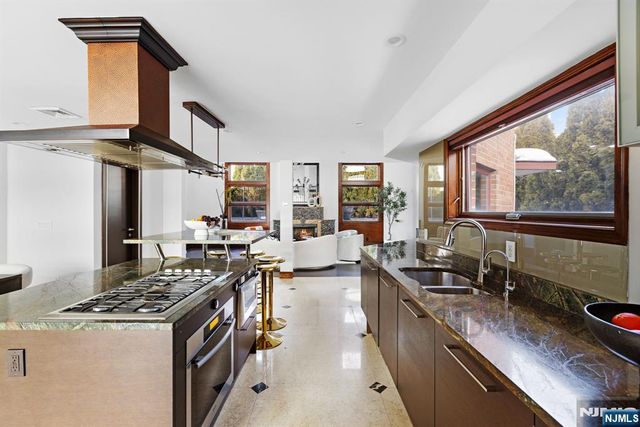 1286 River Road, Edgewater, NJ 07020