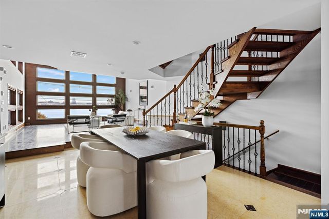 1286 River Road, Edgewater, NJ 07020