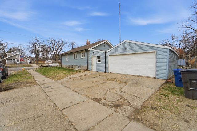 1803 E 14th Street, Des Moines, IA 50316