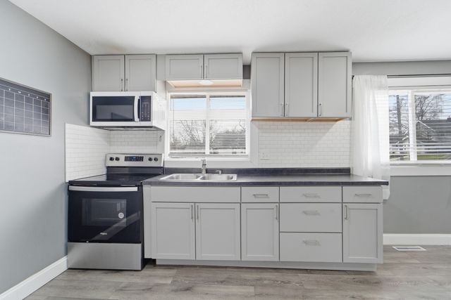 1803 E 14th Street, Des Moines, IA 50316