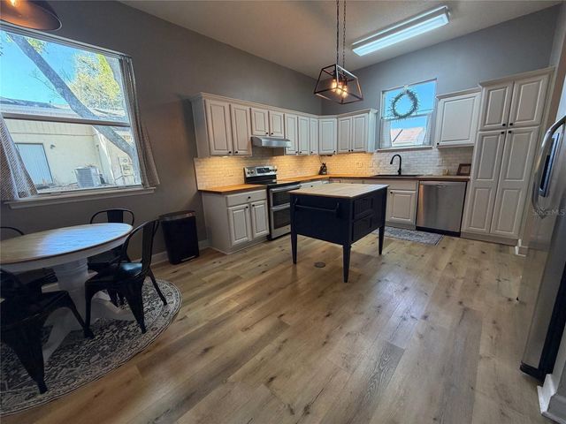 1527 DESS DRIVE, Orlando, FL 32818