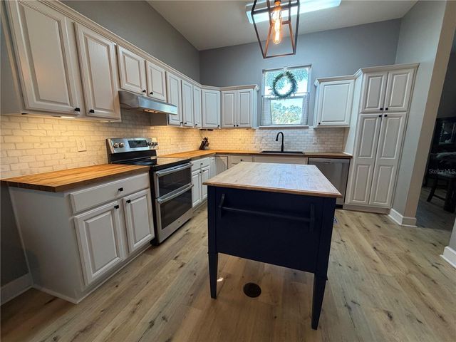 1527 DESS DRIVE, Orlando, FL 32818