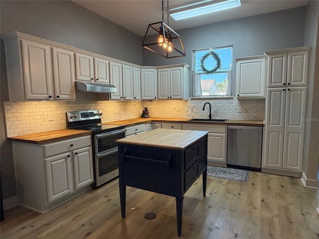 1527 DESS DRIVE, Orlando, FL 32818