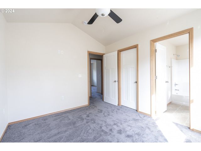 6050 Se 136th Ave, Portland, OR 97236