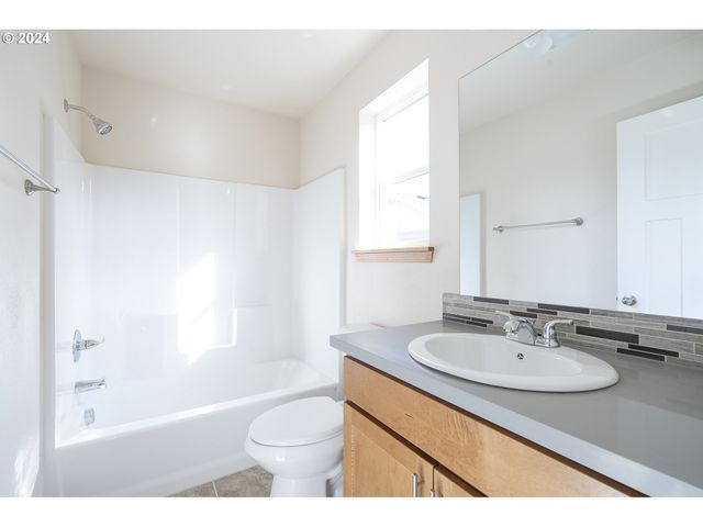 6050 Se 136th Ave, Portland, OR 97236