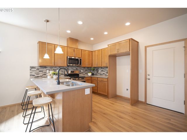 6050 Se 136th Ave, Portland, OR 97236