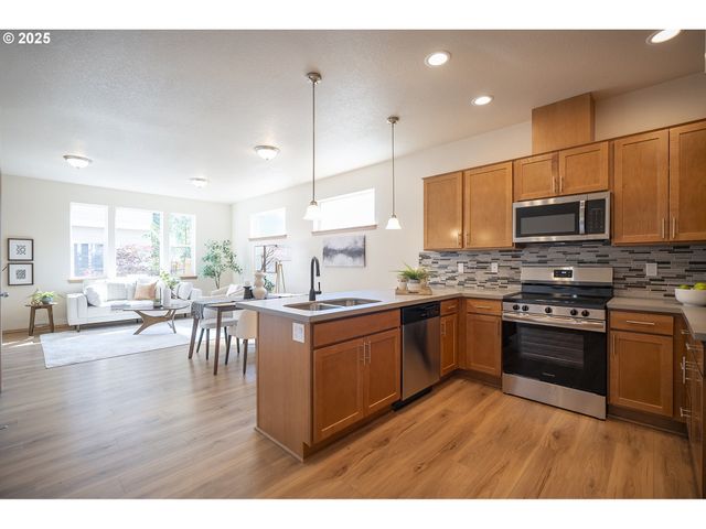 6050 Se 136th Ave, Portland, OR 97236