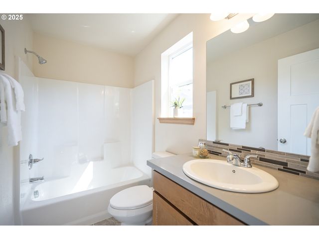 6050 Se 136th Ave, Portland, OR 97236