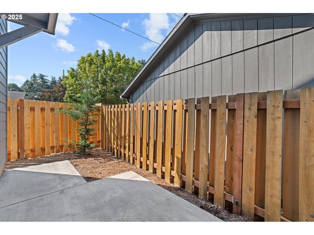 6050 Se 136th Ave, Portland, OR 97236