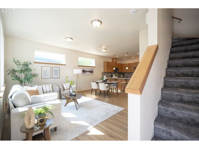 6050 Se 136th Ave, Portland, OR 97236