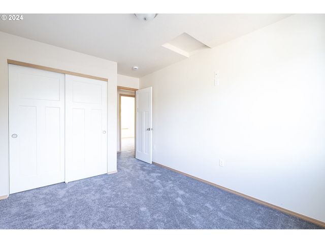 6050 Se 136th Ave, Portland, OR 97236