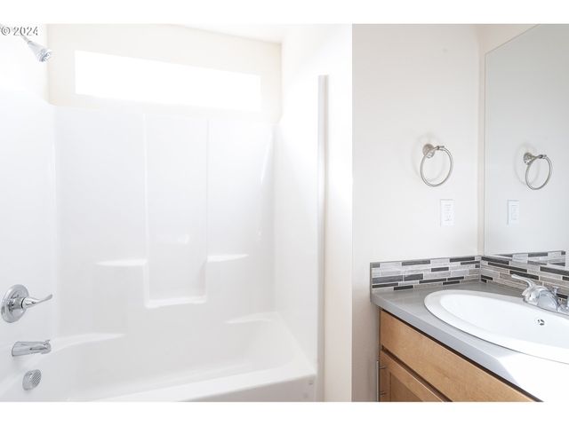 6050 Se 136th Ave, Portland, OR 97236