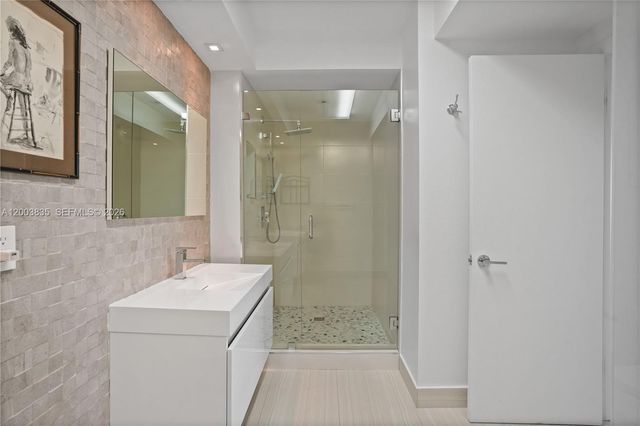 20281 E Country Club Dr 1603, Aventura, FL 33180