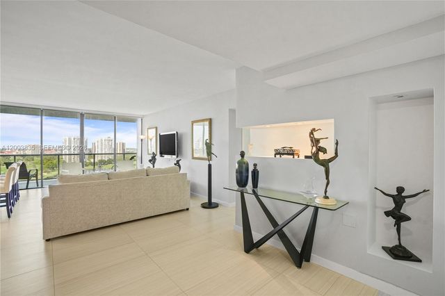 20281 E Country Club Dr 1603, Aventura, FL 33180