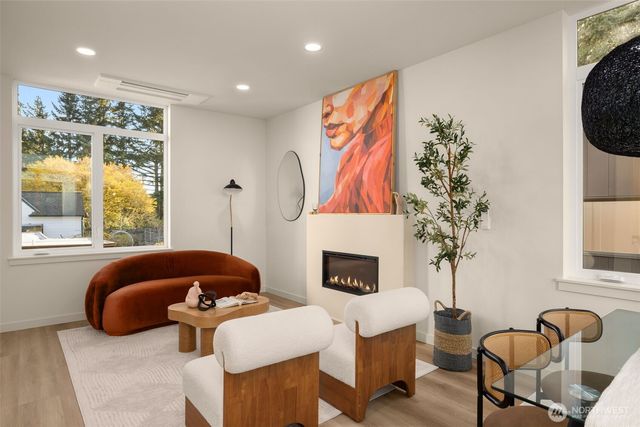 14033 Densmore Avenue N, Seattle, WA 98133