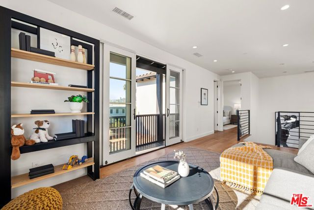 530 N Alta Vista Boulevard, Los Angeles, CA 90036