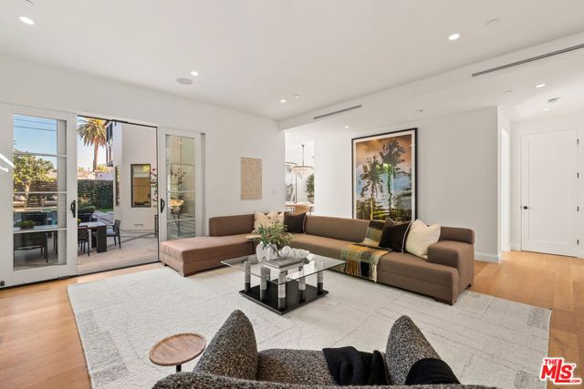 530 N Alta Vista Boulevard, Los Angeles, CA 90036