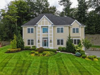 4 E Meadow Ln, Middleton, MA 01949